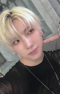 MOM TAME ME Ver 專輯卡 B