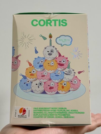 CORTIS 白色生日球專