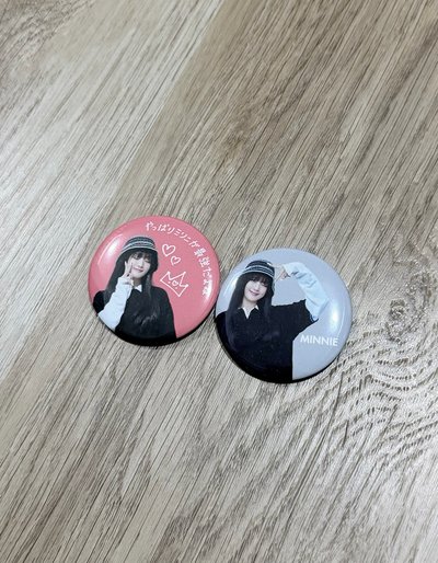 日巡證件照套組 妮徽章組