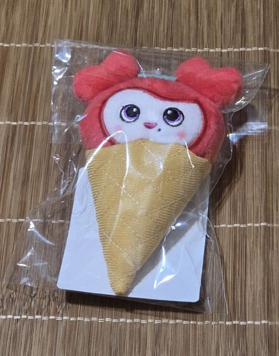 TWICE 彩瑛 冰淇淋娃