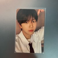 白制服黑領帶小樹