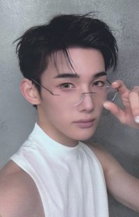 MOM TAME ME Ver 專輯卡 A