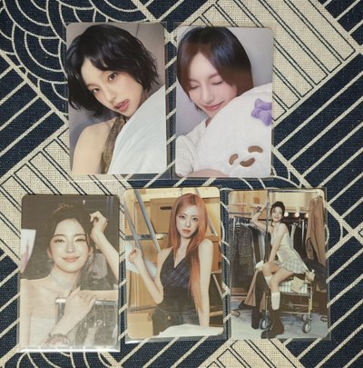 itzy 志兩張中背 隨卡送