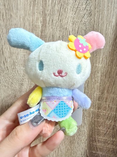 圍兜花小兔吊飾
