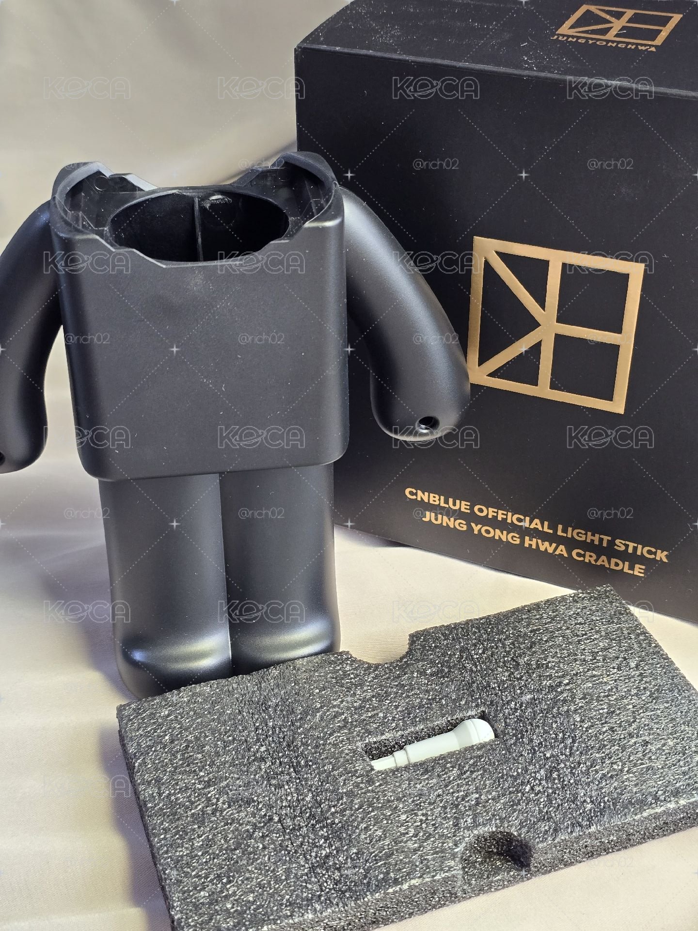 CNBLUE 鄭容和 SOLO 手燈座 JUNG YONG HWA LIGHT STICK CRADLE