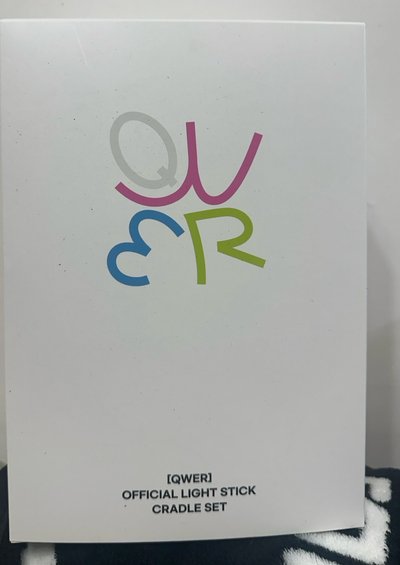 ［現貨］QWER 官方應援手燈 含底座 （全新未拆封）