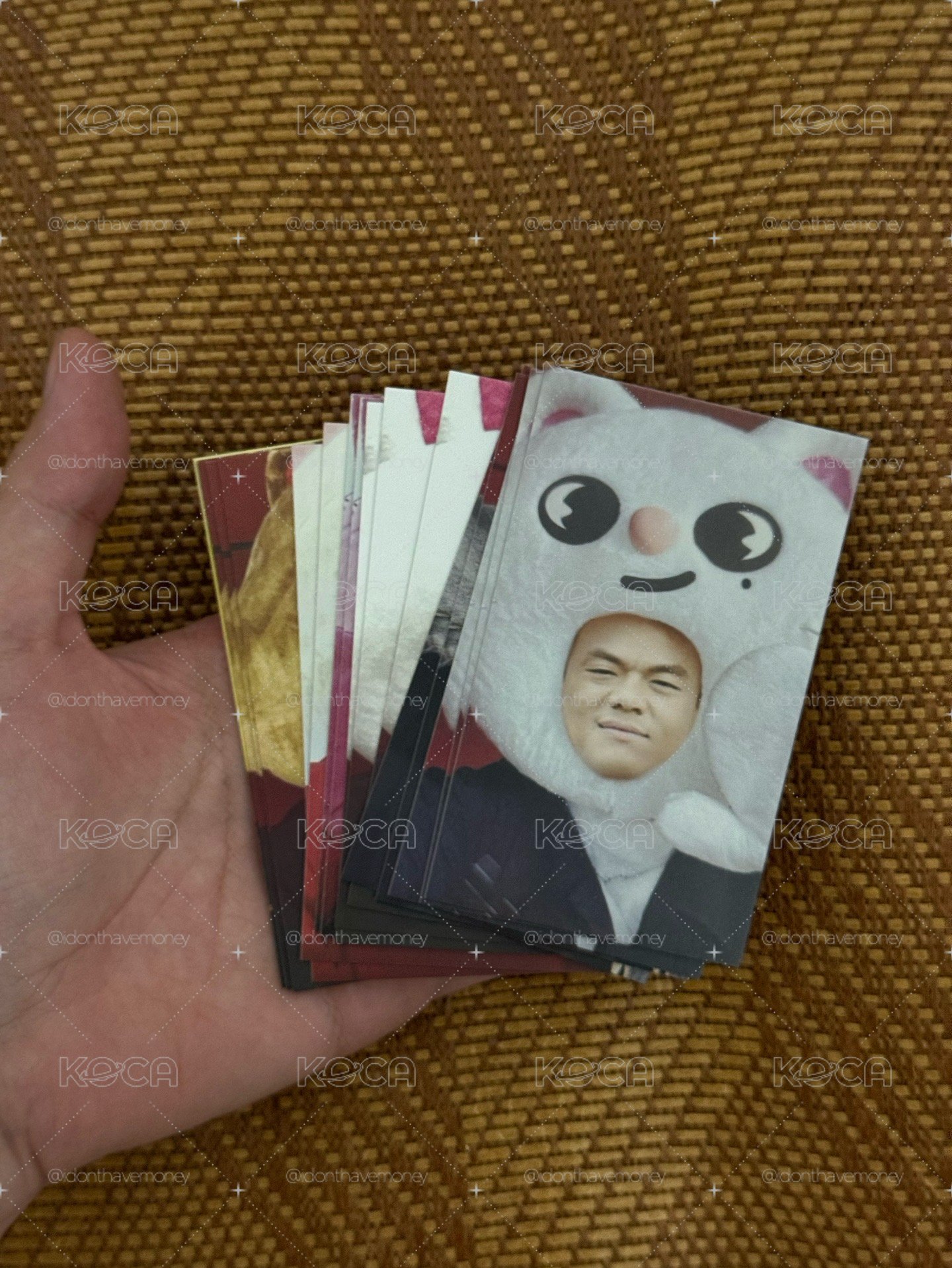 unlock手鍊 + 證件照含套 + 雜誌貼紙和小卡
