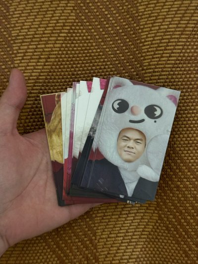 unlock手鍊 + 證件照含套 + 雜誌貼紙和小卡