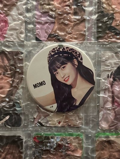 Momo Happy Happy徽章