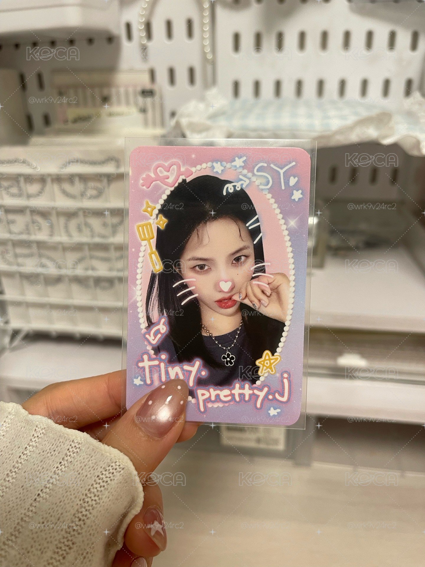 塗鴉娟 咬手指 現貨秒出
