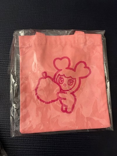 momo tote bag