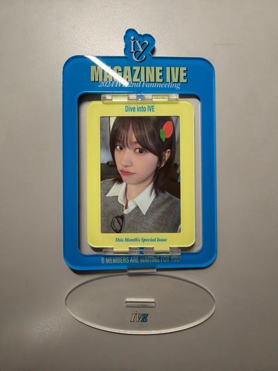 MAGAZINE IVE 旋轉立牌 安