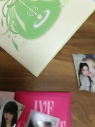 illit + ive 專輯和小卡