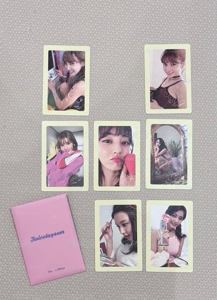 TWICE正規一專輯 此標為「粉款」左一 MINA