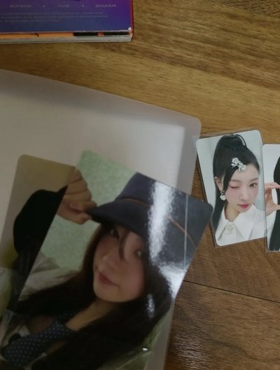 illit yena idle 專輯和小卡