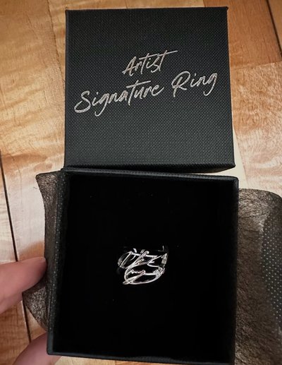 Johnny生日首飾系列