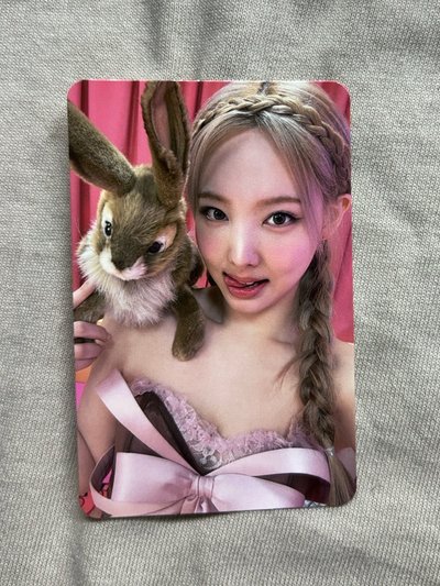 TWICE 抱兔娜