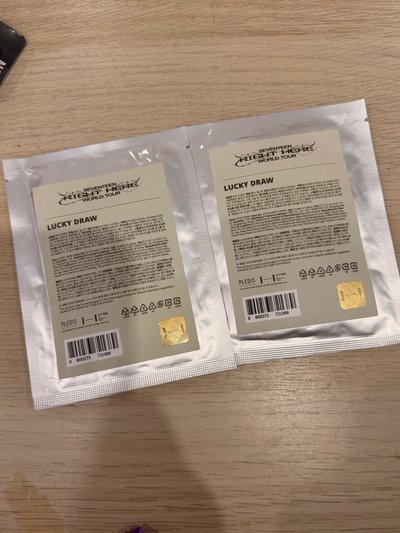 高陽小扇未拆