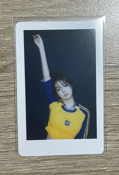 黃衣拍立得賢