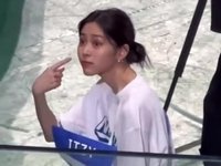 吱吱