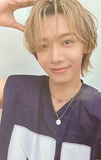 WHO WE ARE 專輯卡 