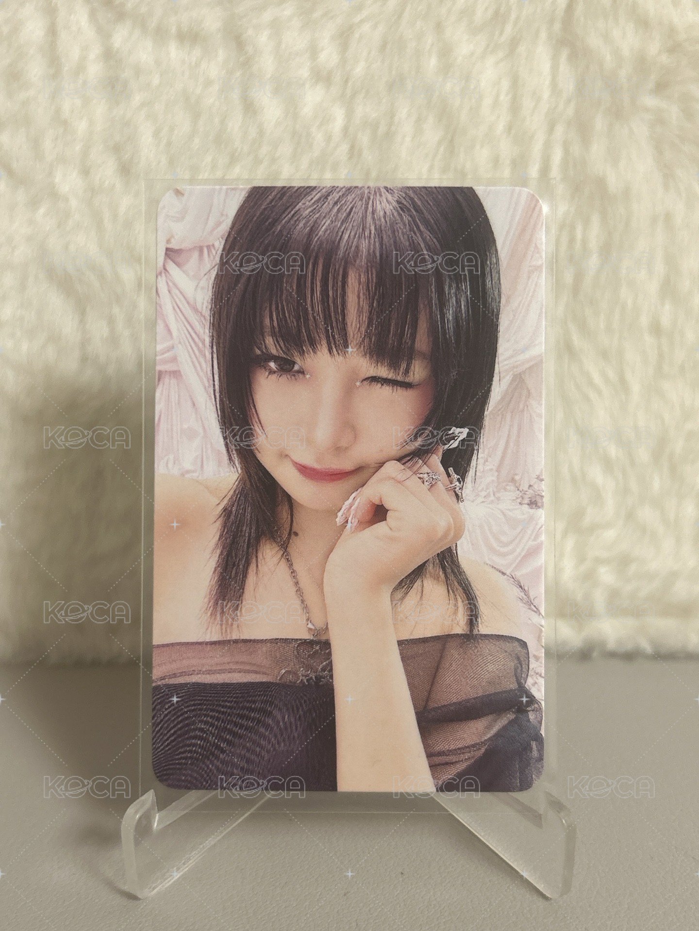 黑髮齊劉海托臉伶