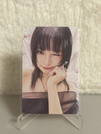 黑髮齊劉海托臉伶