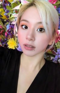 Eyes Wide Open 專輯卡 