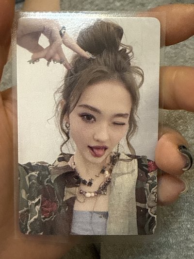 Meovv Ella 中文卡背