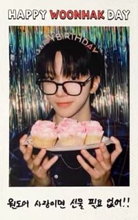 24生日 wvs 周邊卡 拍立得 6 杯子蛋糕笑臉