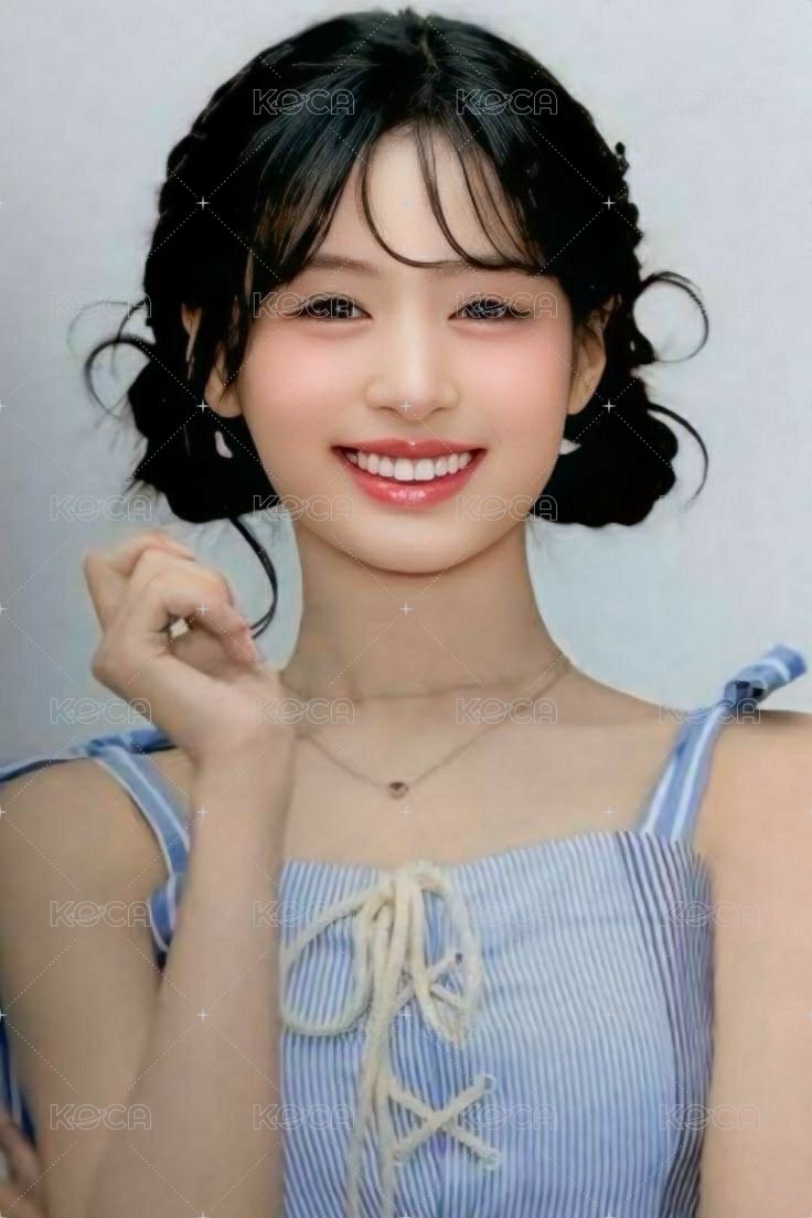 25’世巡 隨機卡 日本場線下 VER.B Ahyeon 正面