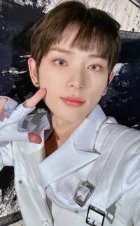 First Howling : NOW yzy 2.0 簽售卡 情人節 中文卡背