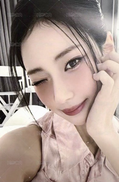 代言卡 BANILA CO 2.0 正面