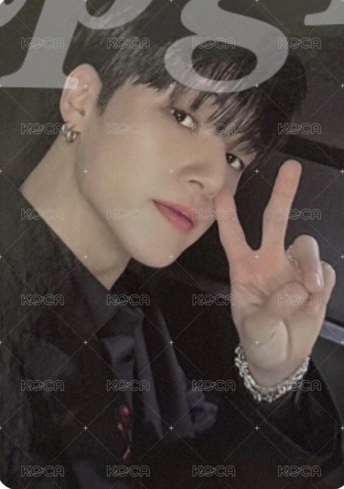 GOLDEN HOUR :  Part.3 In Your Fantasy 專輯卡 limited edition 正面