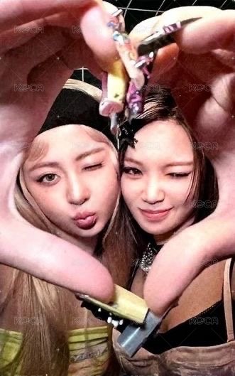 DIFFERENT 專輯卡 初回B雙人卡 正面