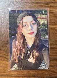 子瑜頭巾自拍小卡 1️⃣