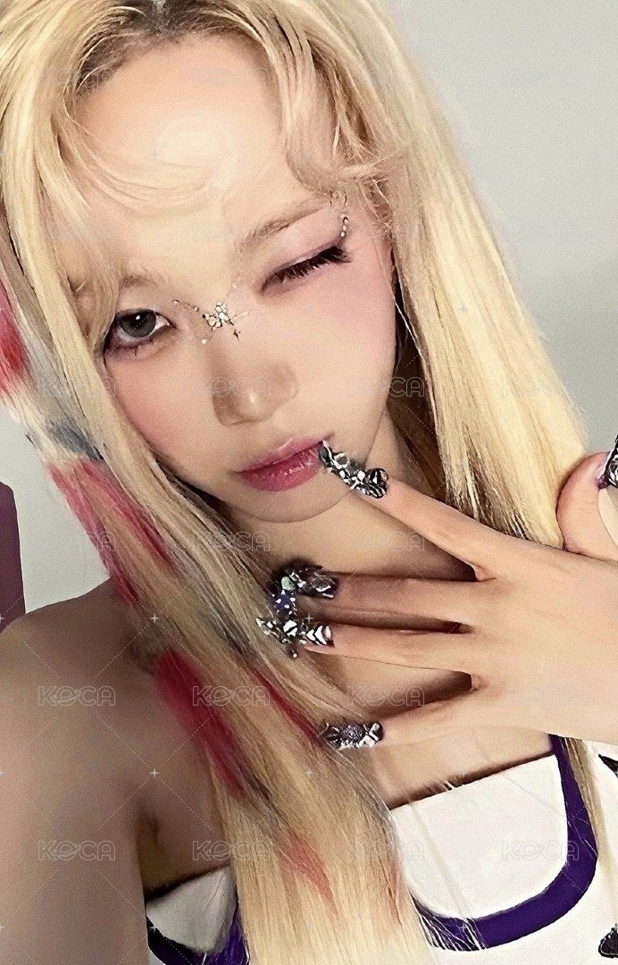 CRAZY 專輯卡 balaclava ver. 正面