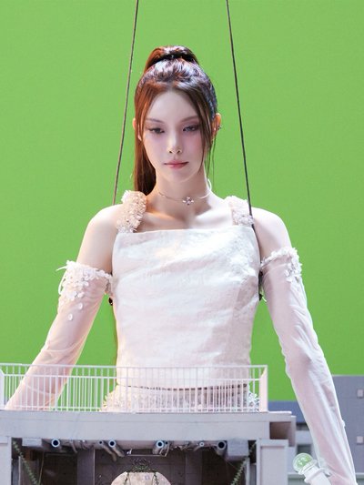 ILLIT 迷三專卡Yunah 冷臉玧