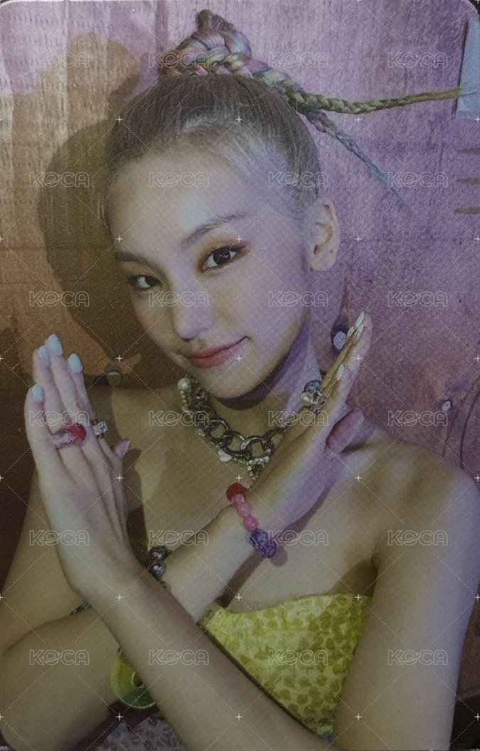Not Shy 專輯卡  正面