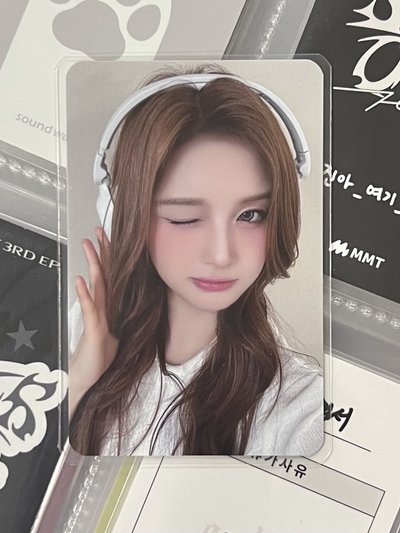 NMIXX 耳機薛 中背