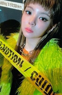 GUESS WHO 專輯卡 