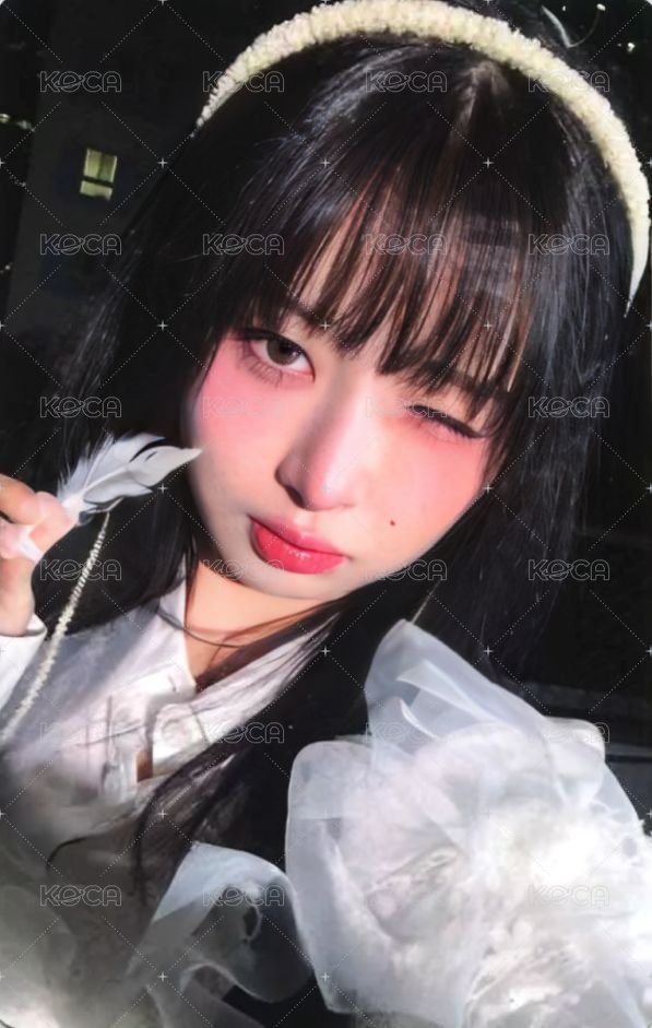 IVE EMPATHY am 1.0 特典卡 羽毛ver. 正面