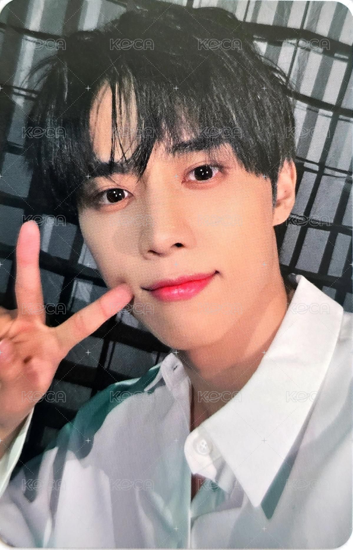 THE BOYZ 2ND WORLD TOUR : ZENERATION 周邊卡 水晶紙鎮 正面