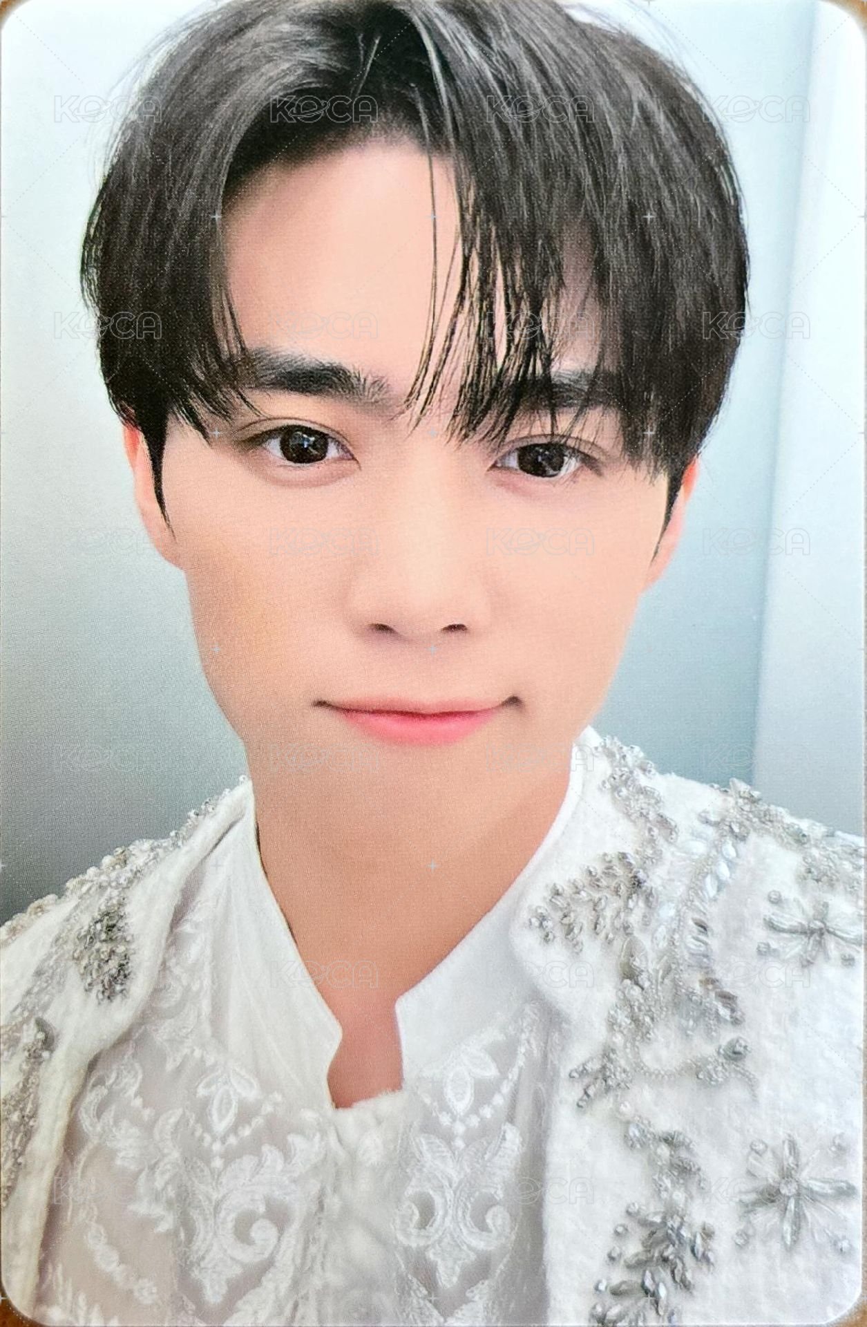 THE BOYZ 2ND WORLD TOUR : ZENERATION 周邊卡 麥克風徽章 正面