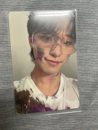 燦尼背景白色