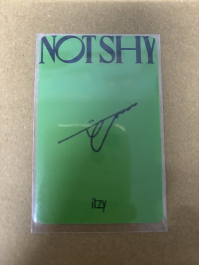 IZTY Yuna Not Shy 專輯卡 