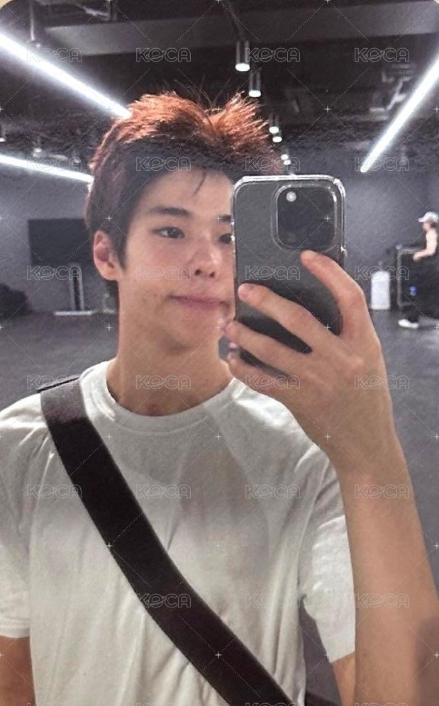 Get A Guitar 專輯卡 Realize版 正面