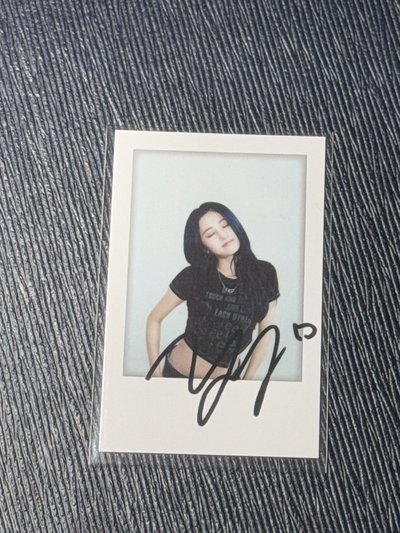 LE SSERAFIM  許允真 