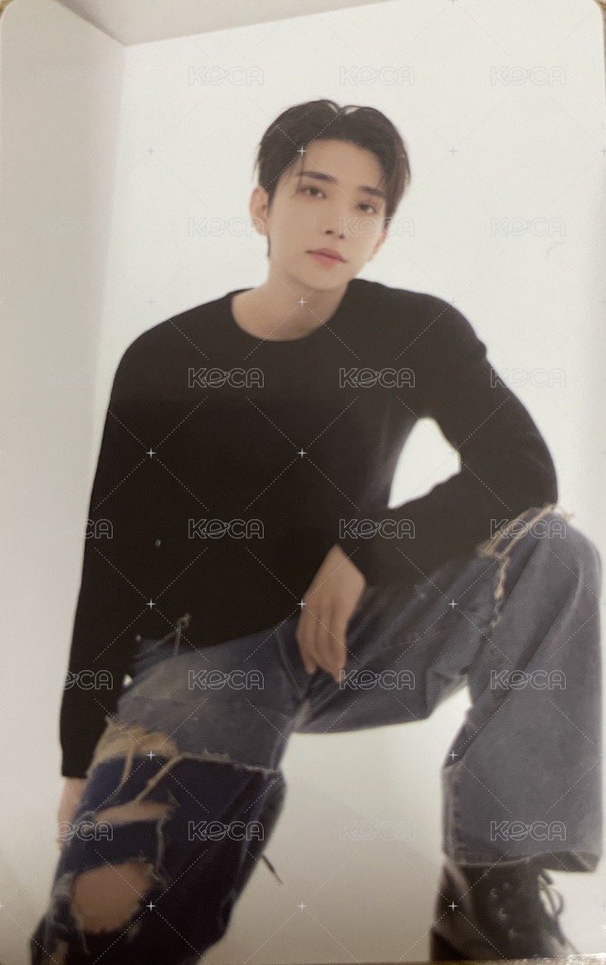 FOLLOW AGAIN 隨機卡 ｜韓通卡包 正面