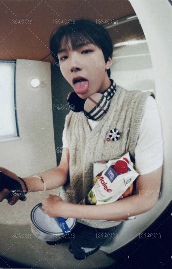 WHO! 環球 預售 特典卡 官拍 吐舌 正面